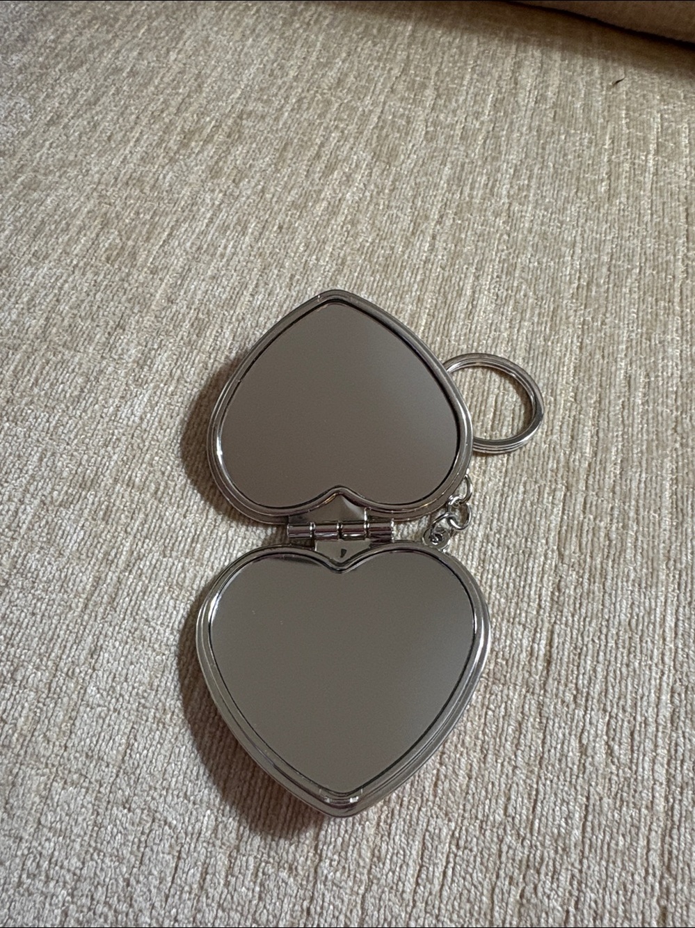 Heart-Shaped Orange Key & Card Holder Keychain with double mirrors inside. - Picture 2 of 4